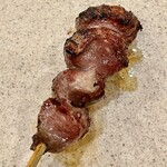 焼鳥 せきね - 追加は砂肝から　強い火入れで旨さを引き出しています　