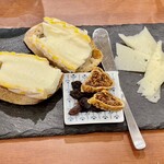 焼鳥 せきね - ワインに合うチーズ盛り合わせです　日本酒にも合うよｗ