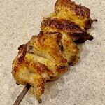 焼鳥 せきね - 表面カリカリの皮　中はモチモチです