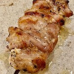 焼鳥 せきね - お代わりのせせり　弾力がさらに増しました　鶏種を熊野地鶏に変えたのかも