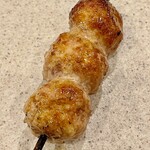 焼鳥 せきね - 表面がカリッと焼けて中がトロトロのつくね