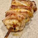 焼鳥 せきね - 塩の当て方が素晴らしくて良い感じに水分が抜け旨味だけ残してありますね