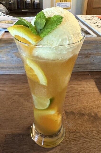 山小屋カフェ クラカケ（山小屋カフェ kurakake） - 新花巻（カフェ）