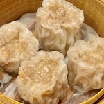 かつぎや - 肉焼売と名乗るだけあってとても肉々しい焼売　蒸し上がりまで20分かかります