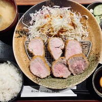 豚しゃぶ せいろ蒸し 豚匠 なんば邸 - ヒレカツを、月見ポン酢で頂く。お味噌汁は+180円で豚汁に変更も可みたいです。