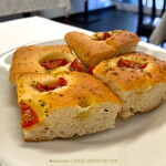 ガストロノミア ヨシ - トマトのフォカッチャ