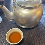 更科 - 冷たいお茶は、大きなやかんで提供です( ´ ▽ ` )