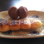 Chimoto Sohonten Karuizawa Honten - 焼団子とそばだんご