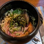 渋・辰野館 - わらびと豚ロースが入った美味しいお出しの鍋
