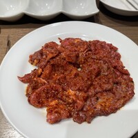 焼肉あきら 本郷本店 - タン辛ニンニク焼き