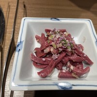 焼肉あきら 本郷本店 - ハツ刺し