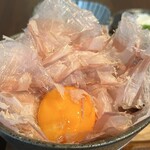 節道 - 鰹節丼に生卵