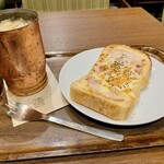 Ueshima Kohi Ten - ミルク珈琲（黒糖）　¥620
                      3種チーズのクロックムッシュ　¥580