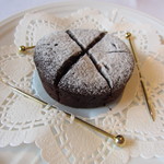 ミッシェル ナカジマ - ろうそくを消してしまってから写真を撮ったのだけど、実はこれ、お友達がお店に伝えておいて下さって、サービスで頂いた、バースデーデザートなのです♪とても素敵な誕生日となりました～！