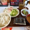 すき家 - ベーコンエッグ定食（牛小鉢つき）490円
