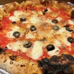 ピッツェリア フォルノ - ナポレターナ（1,450円税込）の具材は、モッツァレラ・アンチョビ・オリーブ・ガーリック・オレガノ