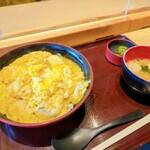 五鉄 - 親子丼　味噌汁付き