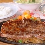 オーベルジュ グルービー - サーロインステーキ〔コンスープ・サラダ・ライス付き〕・1500円・スキーシーズンのみ・あっあっを出します