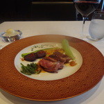 レストラン マノワ - マダムビュルゴーが育てたシャラン鴨もも肉のロースト 柑橘類のｿｰｽ