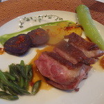 マダムビュルゴーが育てたシャラン鴨もも肉のロースト 柑橘類のｿｰｽ