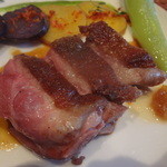 レストラン マノワ - マダムビュルゴーが育てたシャラン鴨もも肉のロースト 柑橘類のｿｰｽ