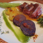 レストラン マノワ - マダムビュルゴーが育てたシャラン鴨もも肉のロースト