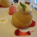 レストラン マノワ - ブラッドオレンジのサバラン 