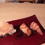 鮨の間 - 車海老半分お醤油、半分お塩で。