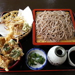 そば処　だるま軒 - 小天丼セット（８００円）田舎そば＆ゴボウ天トッピングです。