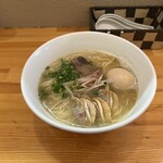 ラーメン大木戸 - カガミ貝のラーメン 950円/味玉 100円