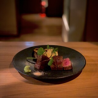 厳選黒毛和牛ステーキから旬の食材を使った創作鉄板焼き