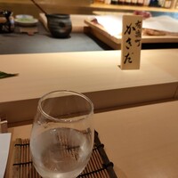 有楽町かきだ - 大体このくらい注いでくれます