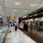 丸亀製麺 - この道の先に浦和伊勢丹食品売り場があります
