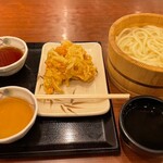 丸亀製麺 - 唐揚げもサクサク　安定的な美味しさですね