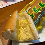 つるやパン - サラダパン　コッペパンにたくわん千切りとマヨネーズ