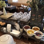 ラ・ターブル・ドゥ・イズミ - 紅茶とジャムも飲み放題、取り放題！