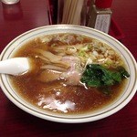 栄屋ミルクホール - ラーメン590円