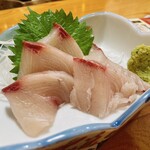 大衆酒蔵 日本海 - ブリ刺し