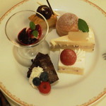 シャーウッドガーデン レストラン - デザート別盛り　マンゴーソース抜き