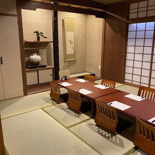 10 completely private rooms with tables and tatami rooms available