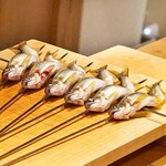 壽山 - 琵琶湖の若鮎串刺し