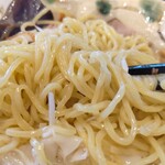 いち井 - 麺は細麺ちぢれ