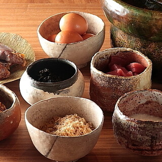 我们提供与季节变化相适应的时令风味的日本料理。