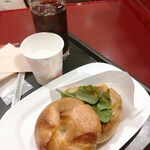 カフェ・ベローチェ - モーニングＢセット　カイザーサンド　ベーコンとスクランブルエッグ　全景