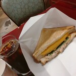 カフェ・ベローチェ - モーニングＡ　ツナとチーズ　全景