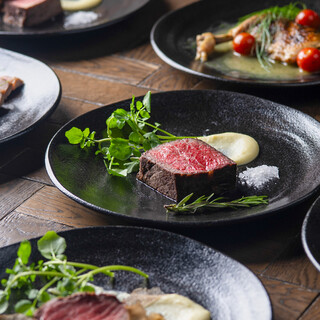 厳選した黒毛和牛のグリルやステーキをご堪能下さい♪