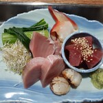 ナカガワ☆スエ食堂 - 生本まぐろ中トロ4切・炙りほたて2個・ホッキ貝1個・角切り(漬)4個