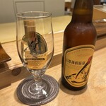 Sushi Rekireki - まずはビール。地ビール、日本海倶楽部ピルスナー。チェコのボヘミア地方ピルゼーニュで生まれた、黄金色に輝く淡色ビール。ホップの香りとほどよい苦味のある、きりりとした味わいが特徴の下面発酵ビール。