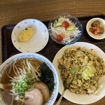 Mikou - ランチ　（漬物チャーハン＋ラーメン）¥900