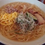 讃岐そば りんや - ひやそば 　店主が出してくれた正面。やはりこっちの方がきれいですね。